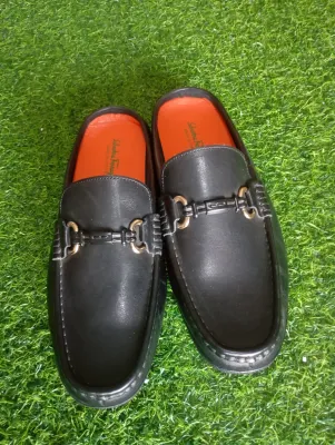 Salvatore Black Elegant Men’s Shoes Premium black Salvatore shoes offering sleek, formal styling and comfort