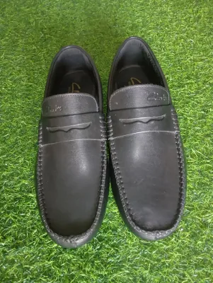 Clarks Classic Men’s Shoes Timeless Clarks shoes offering premium leather, comfort, and everyday wear