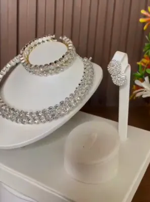 Crystal Bloom – Gold Wire Collar & Floral Medallion Set