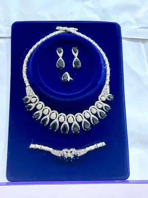 Luxury Womens Fashion Jewelry Set  Gold Plated Necklace Earrings Bracelet Wedding Party Statement Jewelry Collection